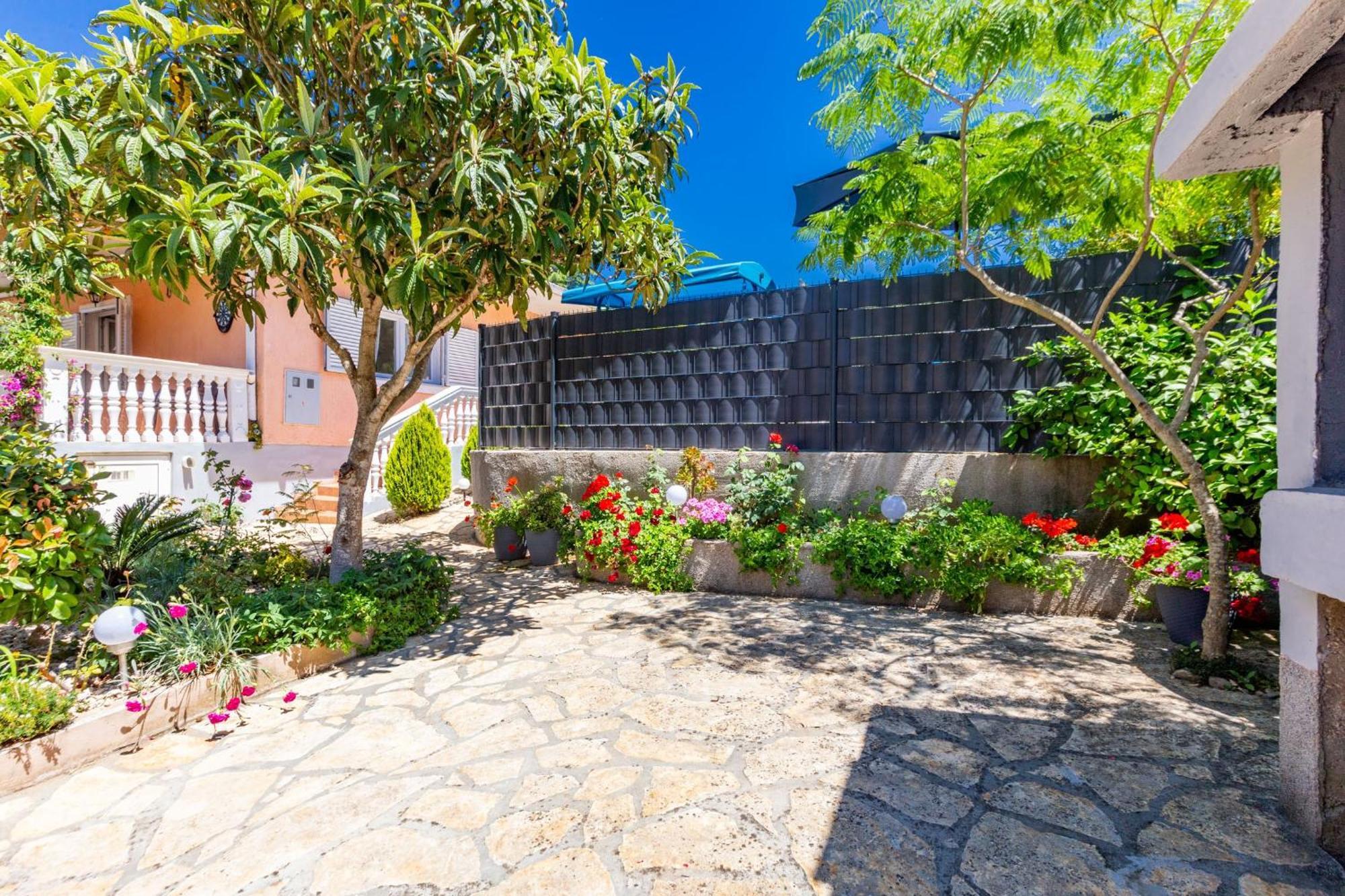 Holiday Home Flora Задар Экстерьер фото