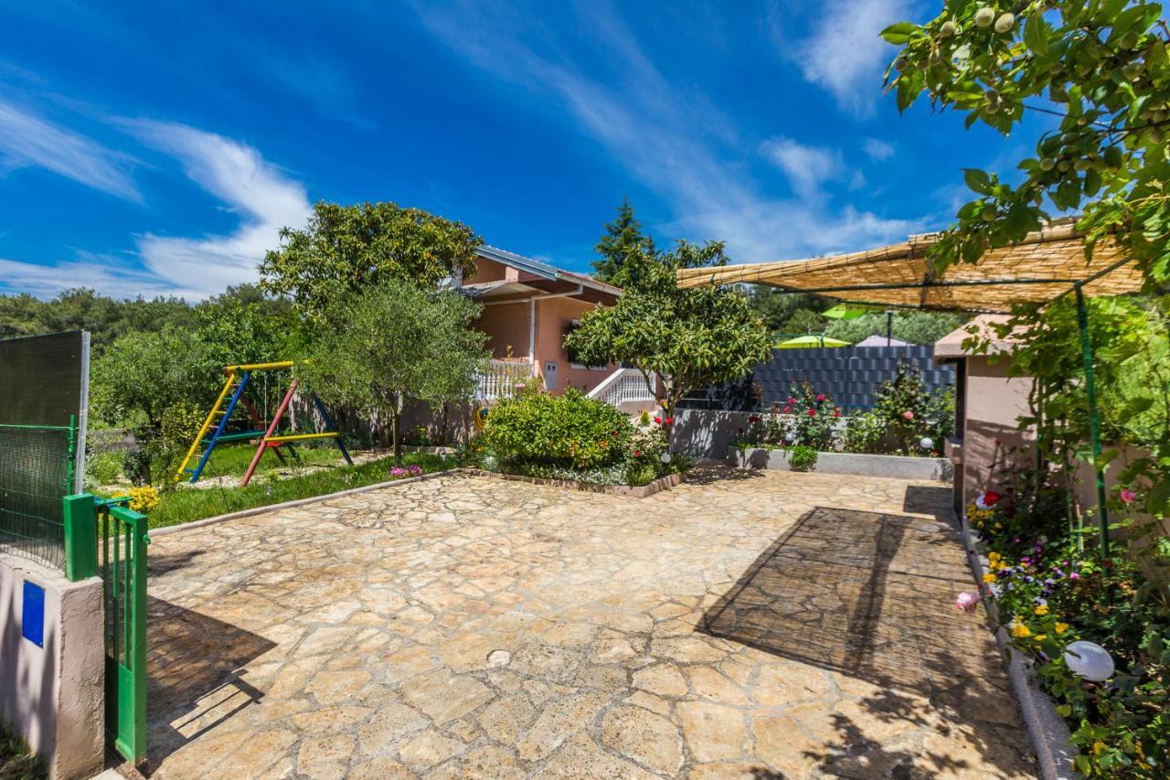 Holiday Home Flora Задар Экстерьер фото