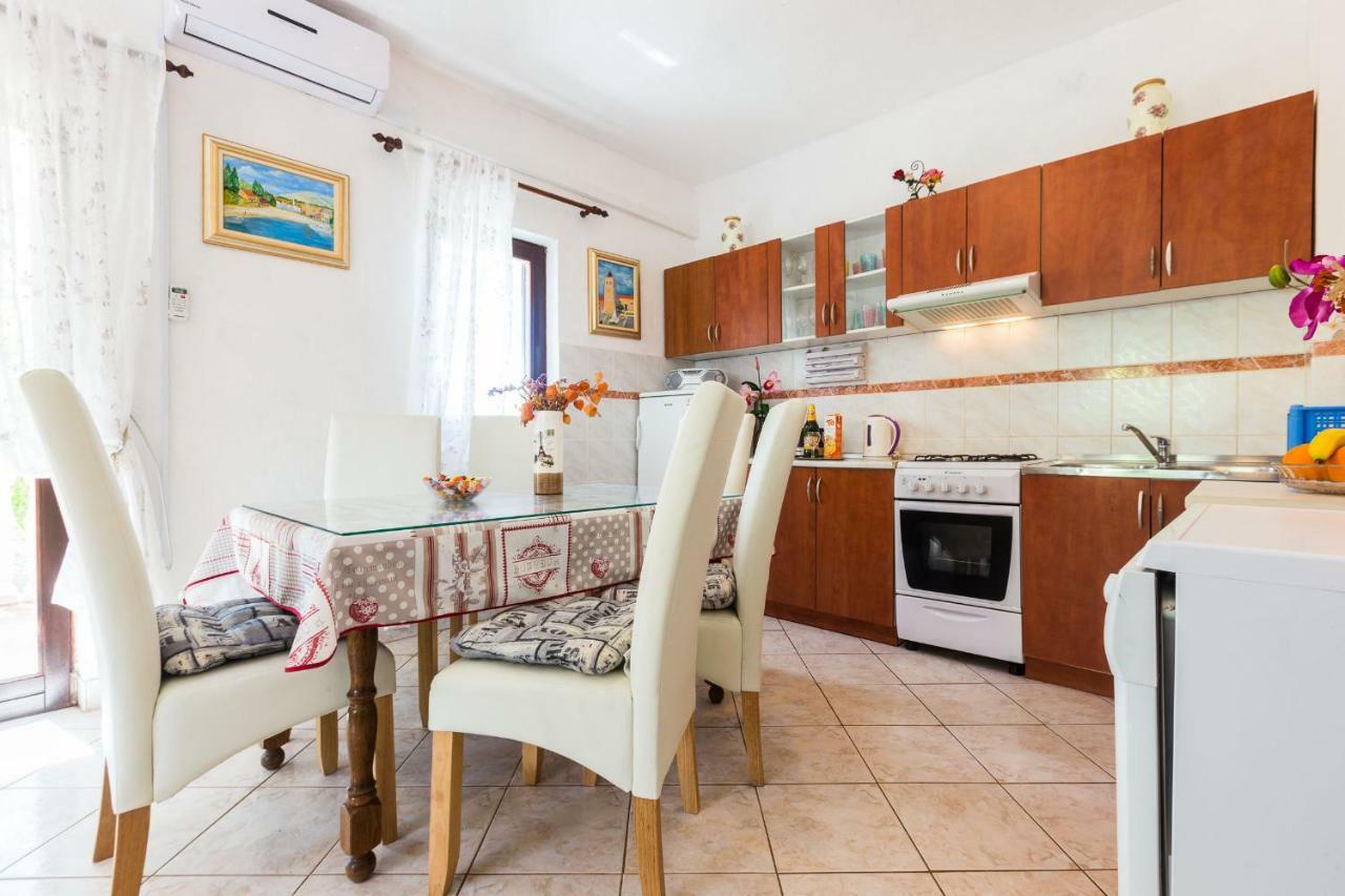 Holiday Home Flora Задар Экстерьер фото